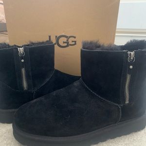 Ugg classic mini double zip black size 9